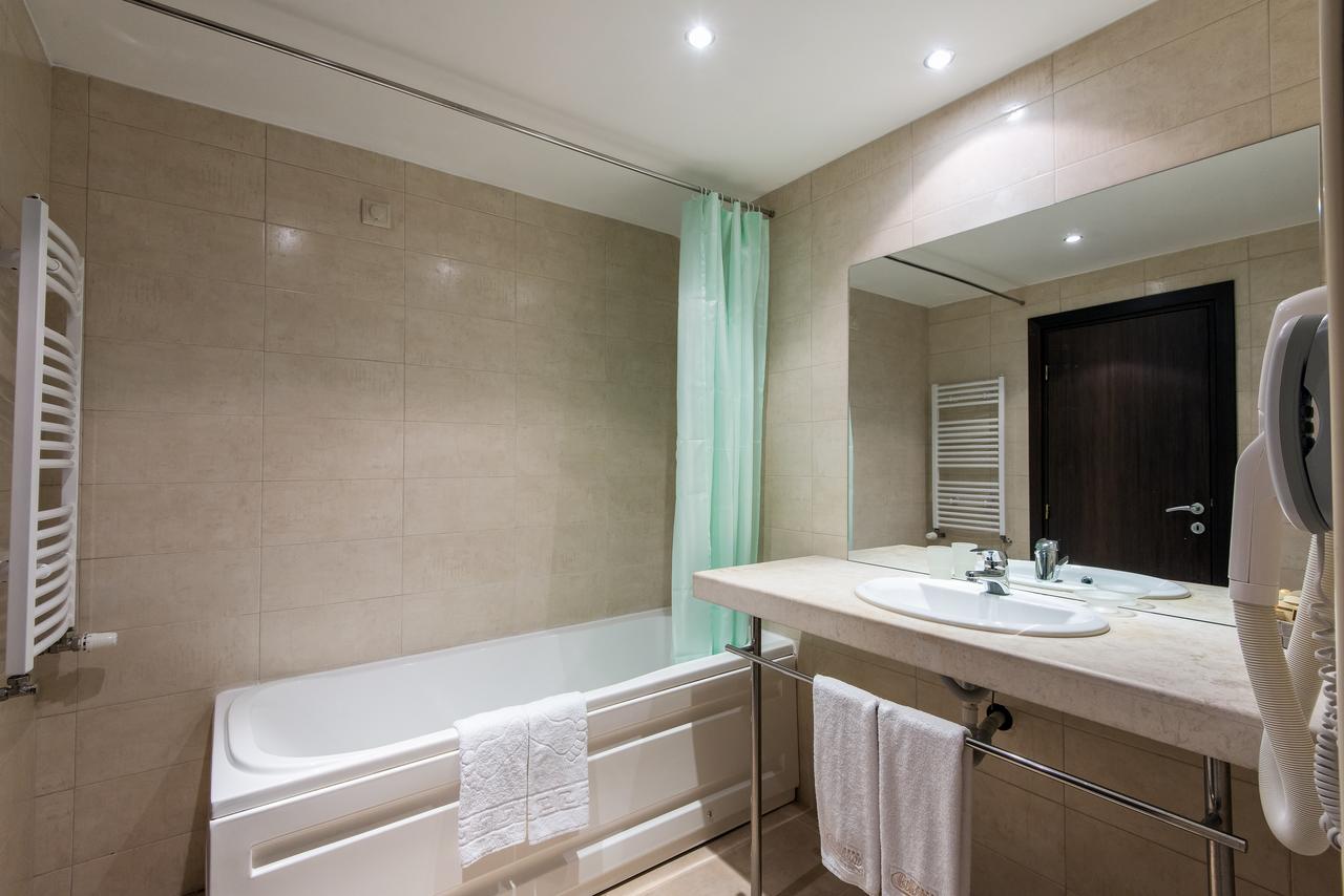 hotel-bellevue-pamprovo-bathroom